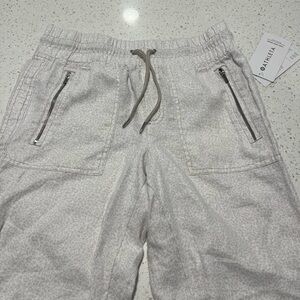 Athleta Womens Cream Joggers with Zipper Pockets